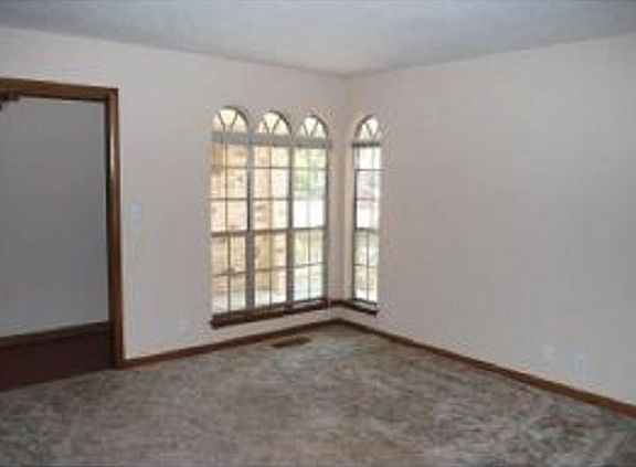2nd image of 1611 Cambridge Dr