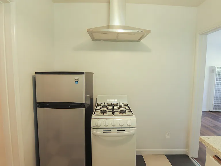 2956 3/4 Hyperion Ave #2956-3/4 — Photo 6