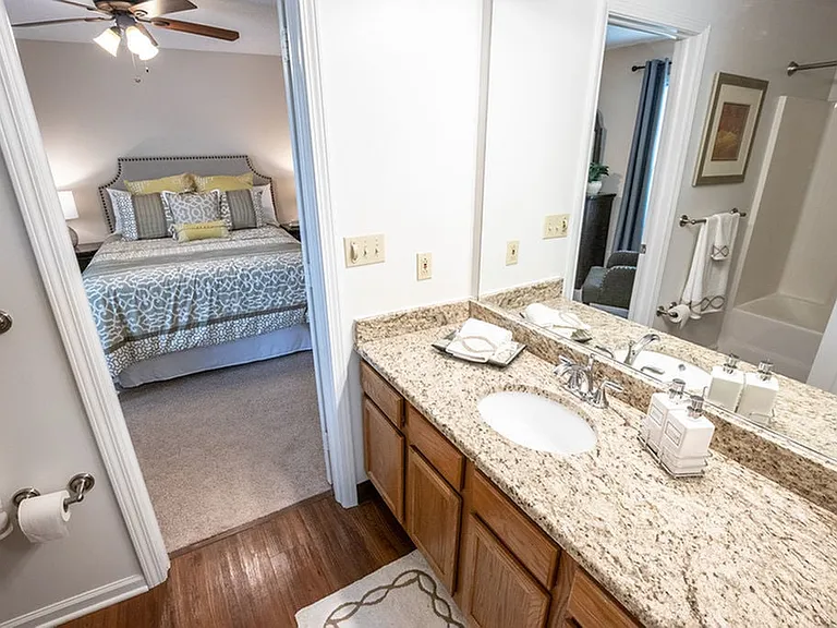 Windsong Place Apartments — Photo 33