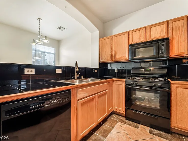 1205 Dusty Creek St — Photo 8