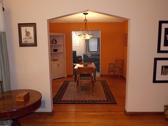 4th image of 1111 Betty Ln