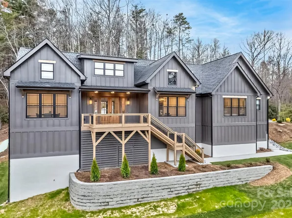 263 Falling Leaves Ln, Hendersonville, NC 28792