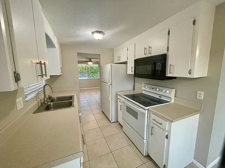 619 Shore Rd — Photo 6