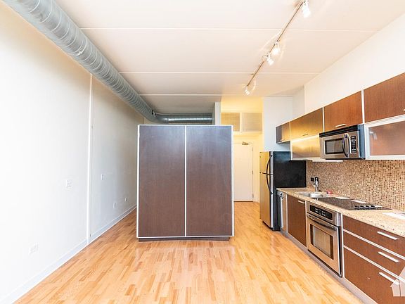3rd image of 662 W Wayman St #507B