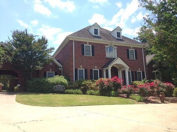 3rd image of 200 Petrus Cir