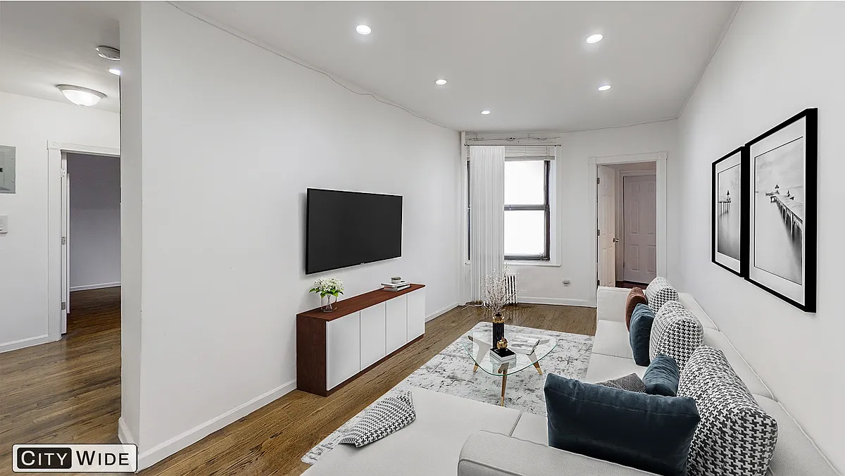 Photo 1 of 8 - 304 E 62nd St #18 - New York, NY Primary Photo - 304 E 62nd St #18