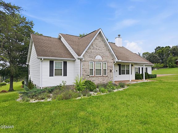 3rd image of 1305 Amber Ln
