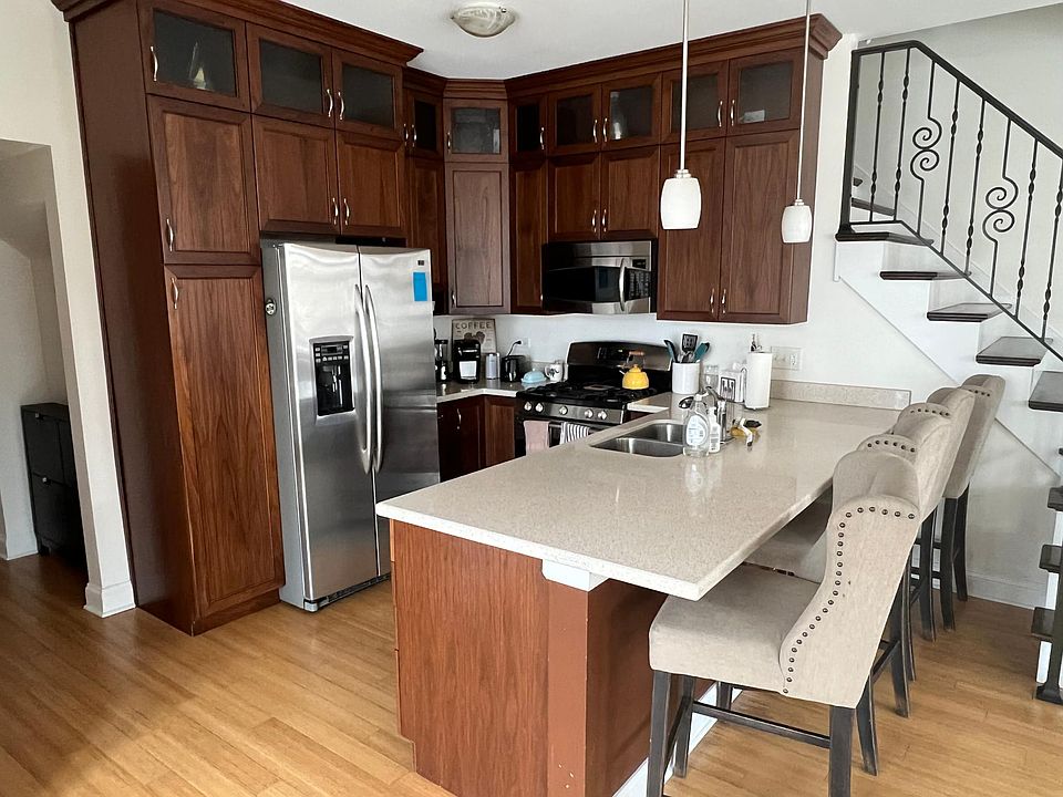 Granite counters and SS apliances