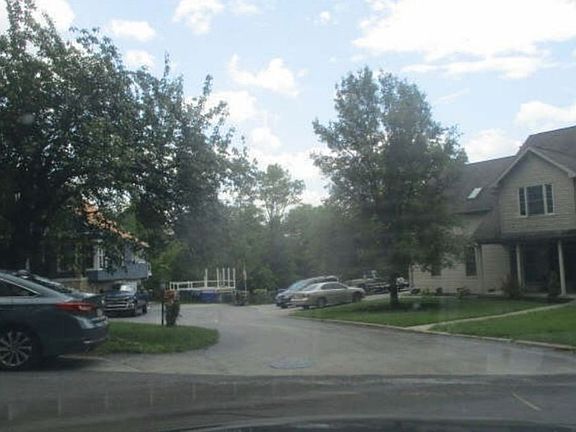 Exterior Neighborhood (street photo)