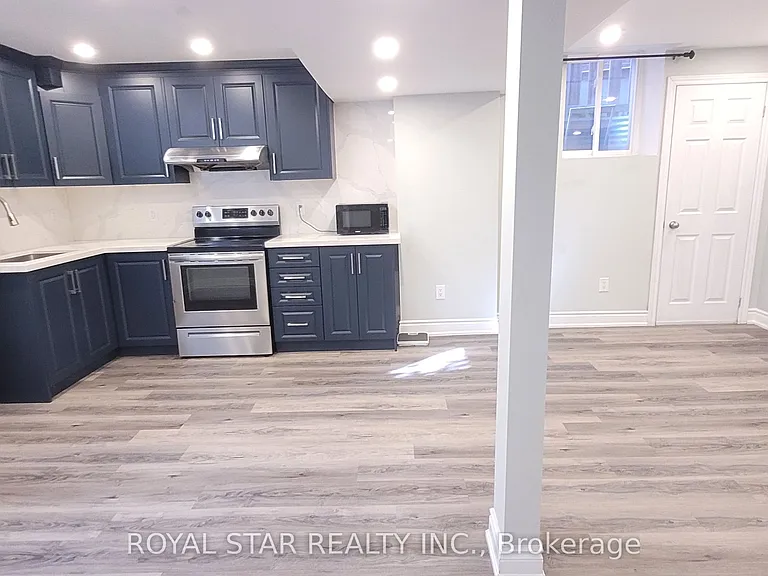 15 Masters Green Cres #BASEMENT — Photo 2
