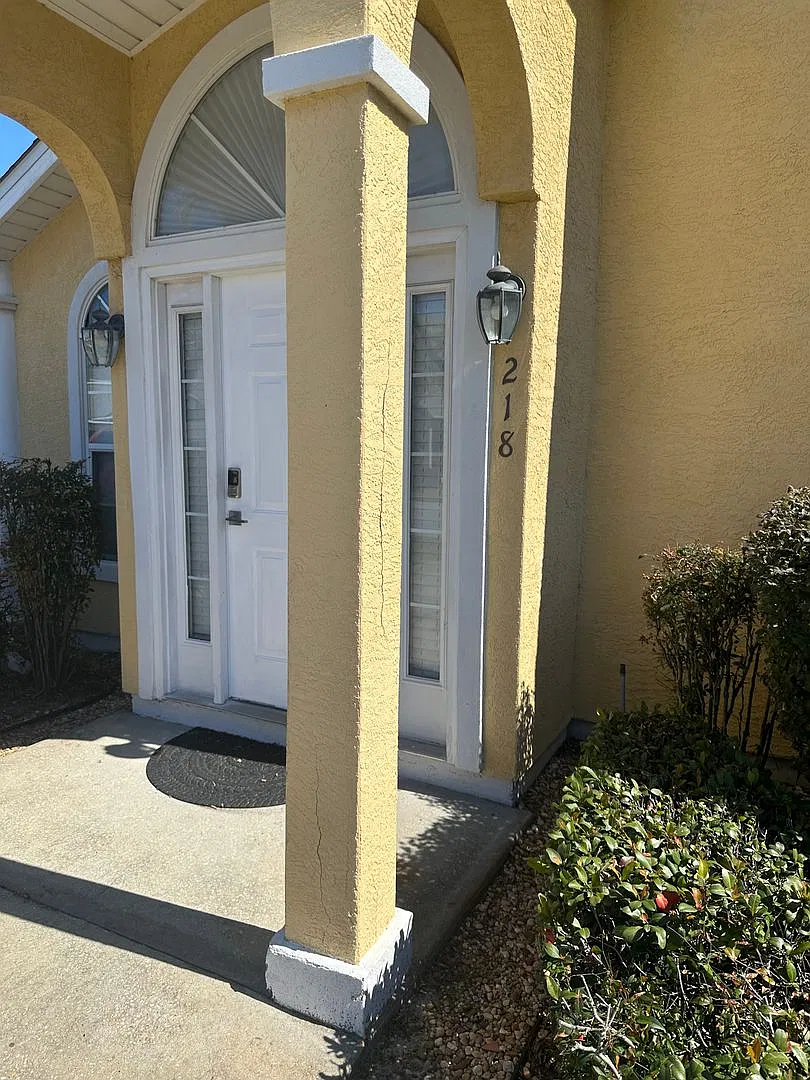 Pet Friendly! Charming 3 Bedroom, 2 Bath, Home — Photo 4