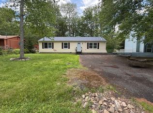 3528 Peak Dr, Tobyhanna, PA 18466
