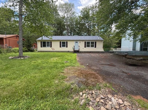 3528 Peak Dr, Tobyhanna, PA
