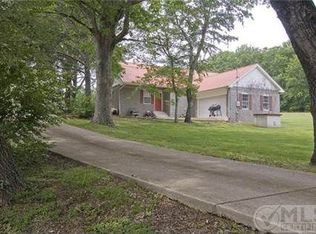 7526 Johnny Crow Rd, Lyles, TN 37098