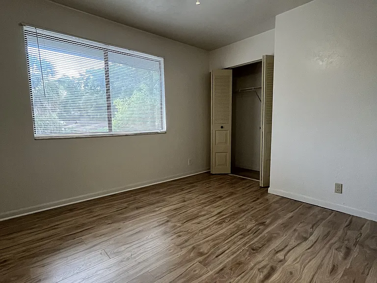 2560 SW 31st Pl — Photo 9