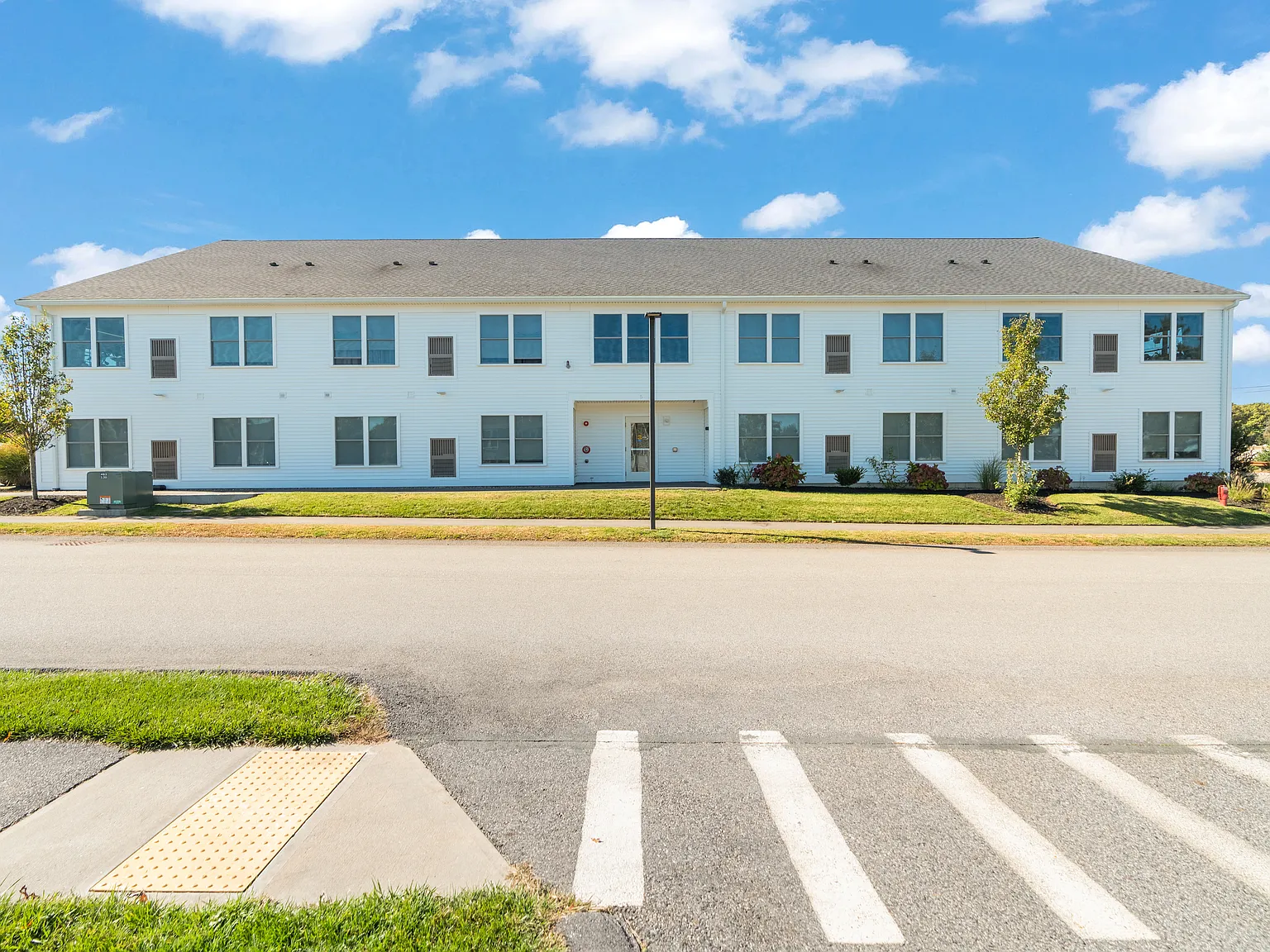 1 bed, 700 sqft, $2,300 — Photo 1