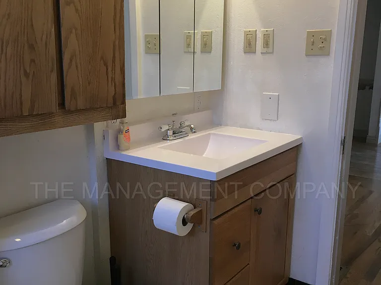 576 Addison Ave W — Photo 18