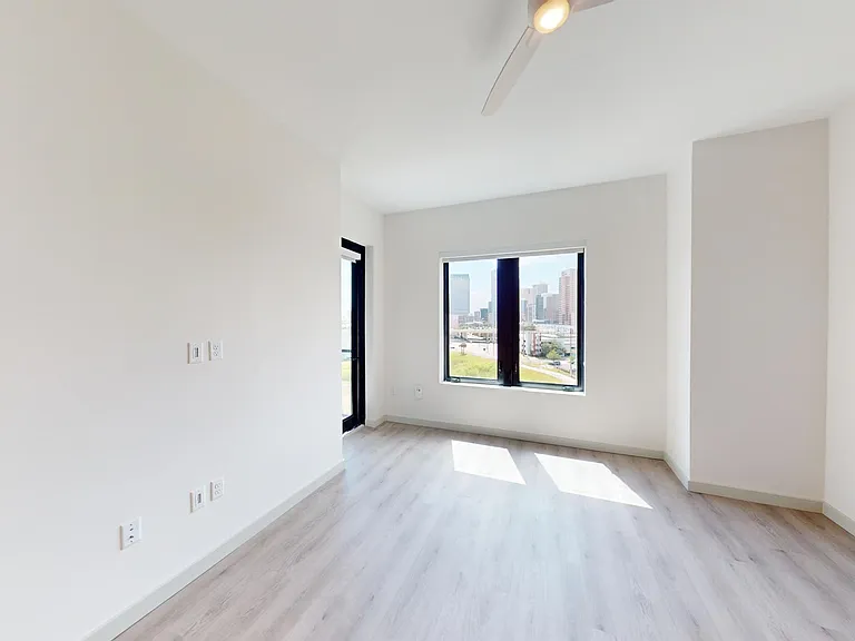 101 N Meridian — Photo 155