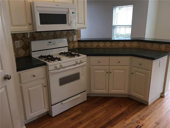 4th image of 2905 Northaven Dr