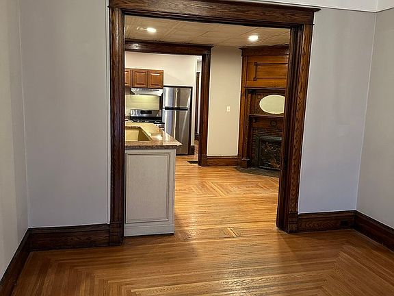4th image of 1055 Logan Ave #1