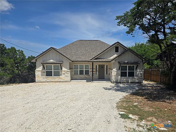 4th image of 563 Irene Dr