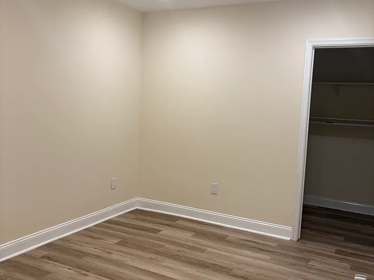 Alexandria Apartments — Photo 31