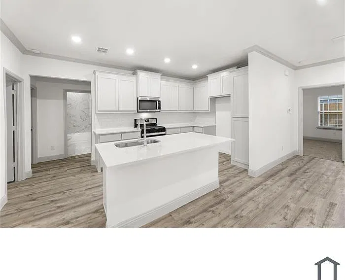 5 bed, 2100 sqft, $3,700 — Photo 3