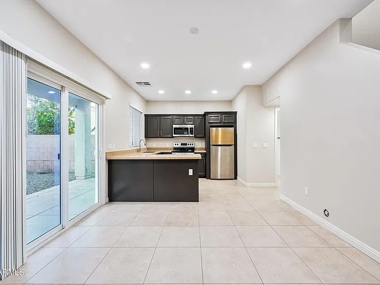 1330 S 121st Dr — Photo 7