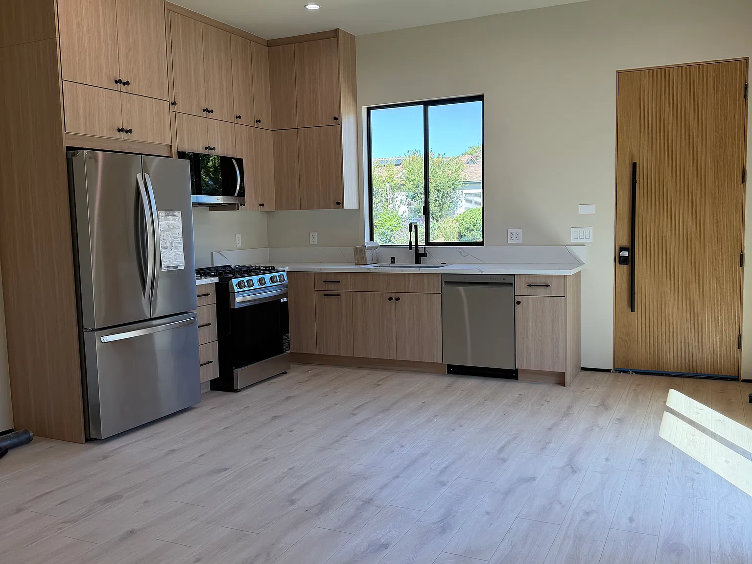 2 bed, $4,500 — Photo 1