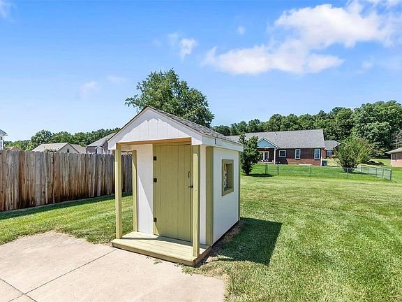 5th image of 2140 Sussex Dr