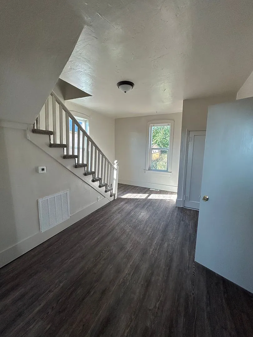433 W Iron — Photo 4
