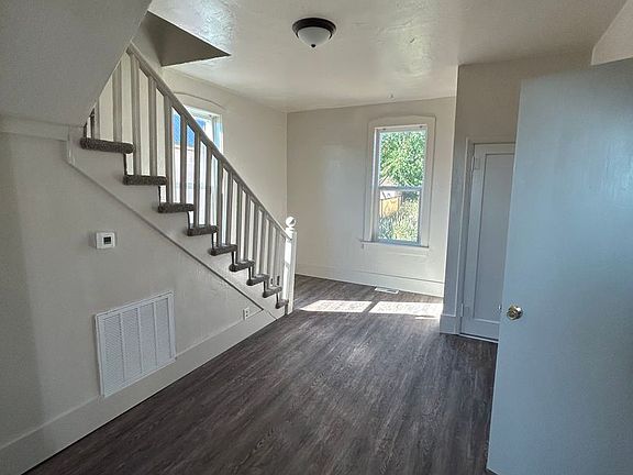 5th image of 433 W Iron St