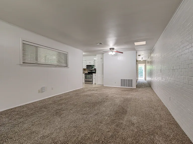 4618 N Harvey Pkwy — Photo 5