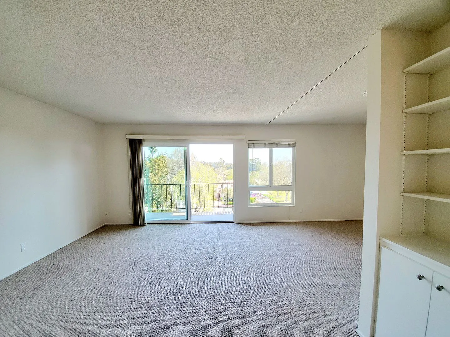 Lovely top floor studio — Photo 4