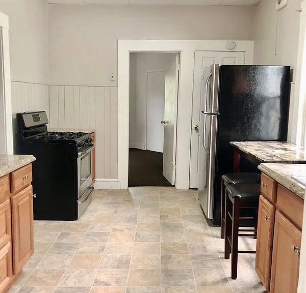 60 Oak St #1 — Photo 3