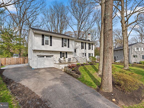 3rd image of 387 Hartman Dr