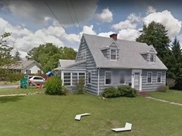 231 Delaware Ave, Harrington, DE 19952