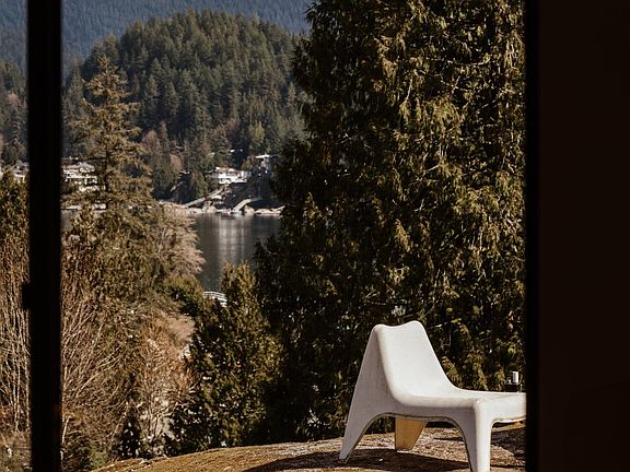 5th image of 4477 Strathcona Rd