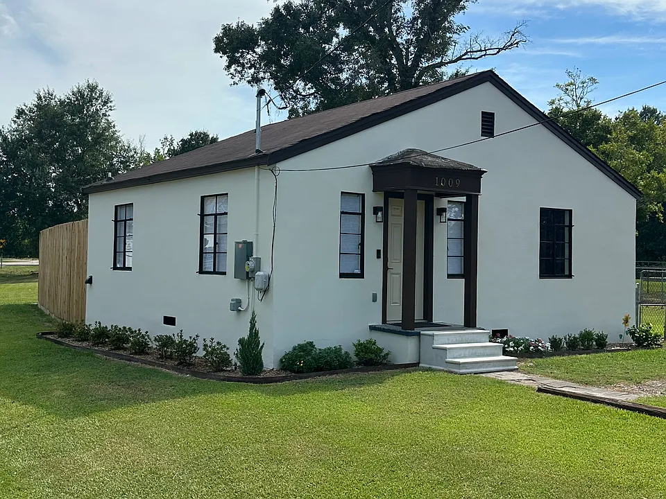 1009 Henderson Ave