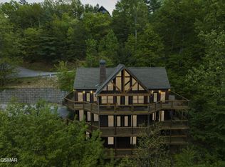 3747 Edge Park Dr, Sevierville, TN 37862