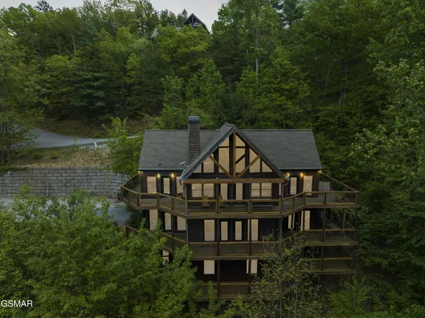 3747 Edge Park Dr, Sevierville, TN 37862