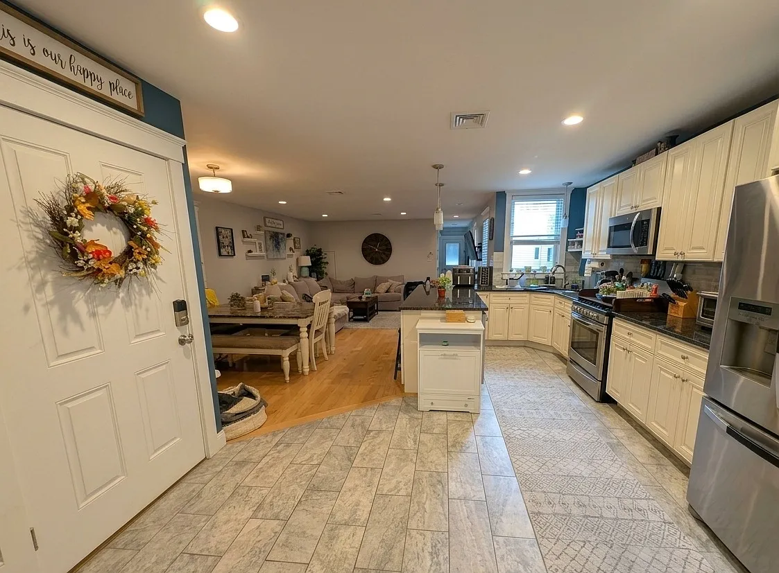 3 bed, 2000 sqft, $5,000 — Photo 2