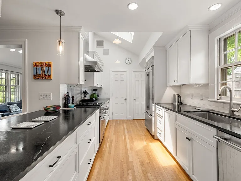 205 Brattle St — Photo 15