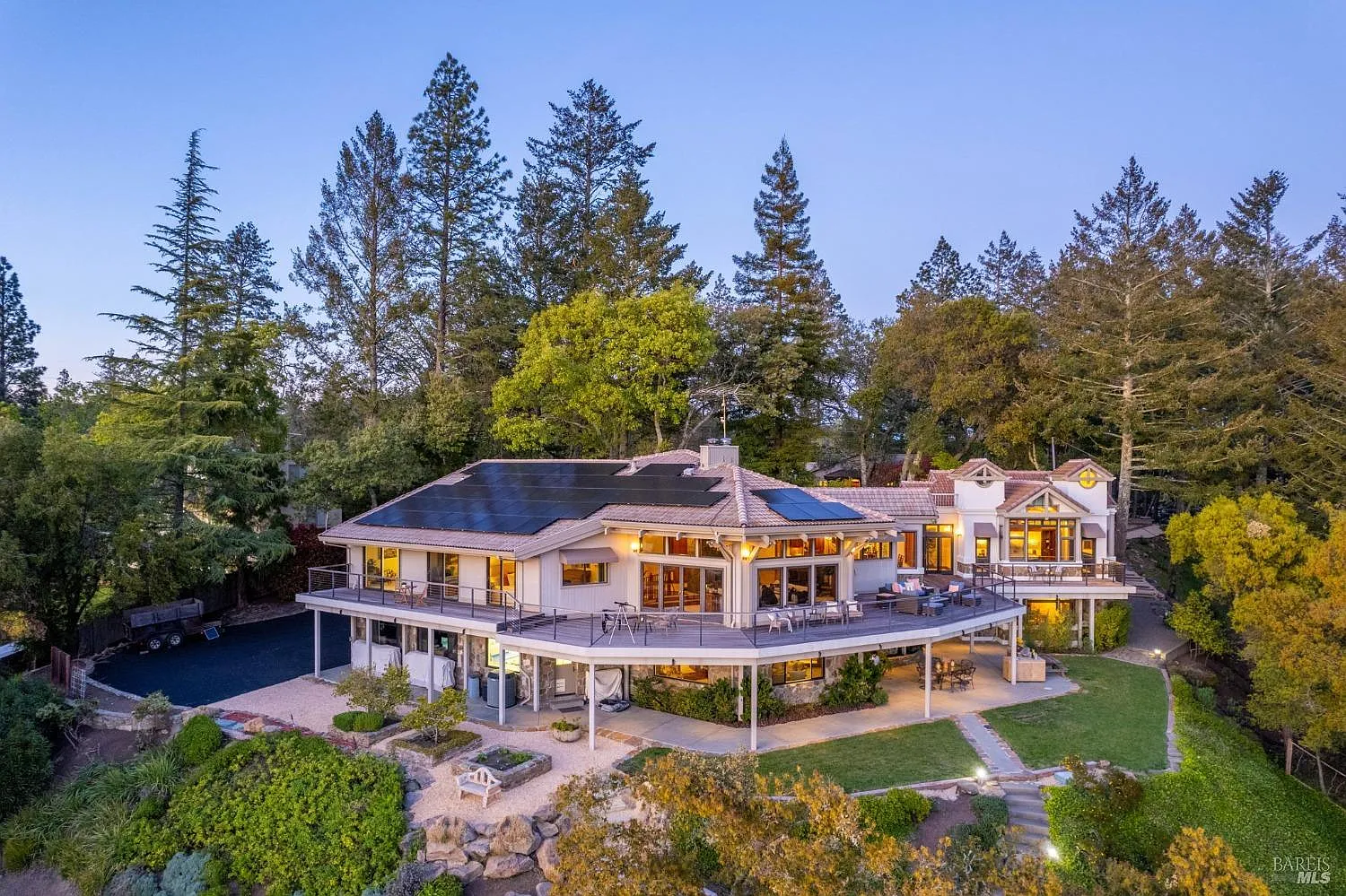 568 Sunset Drive - 5bd/7ba, 6,345 sqft - in Angwin, CA