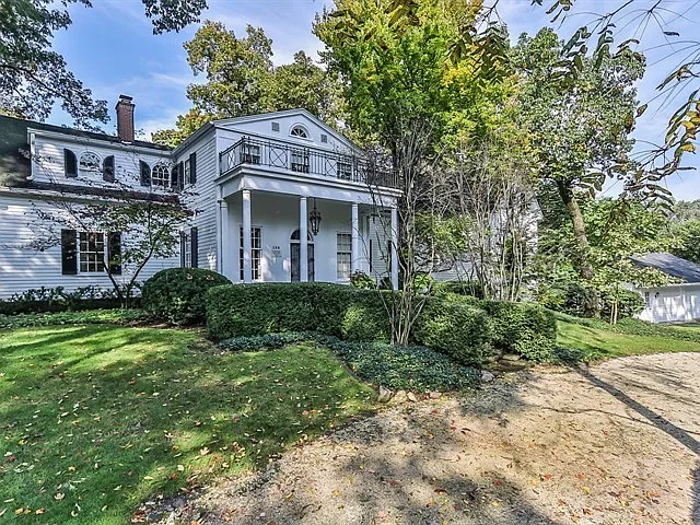 156 Kimberly Rd photo 1