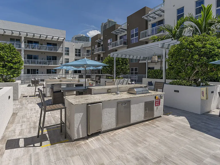 Blu27 at Edgewater — Photo 40