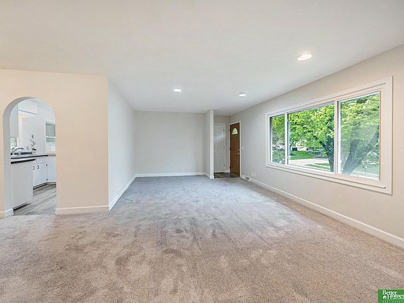 5th image of 9731 Nina St