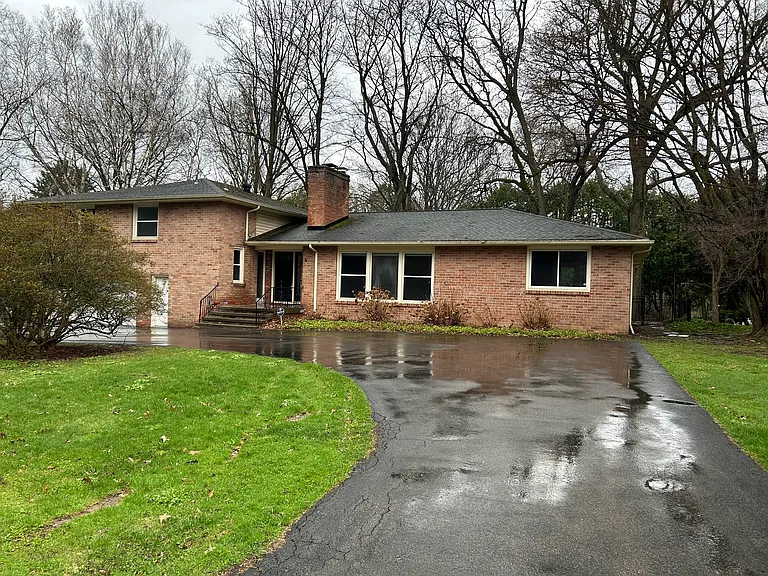 370 Sandringham Rd — Photo 33