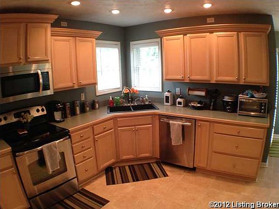 4th image of 296 River Edge Dr