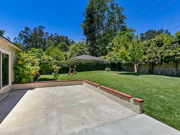 1325 Lomay Pl — Photo 15